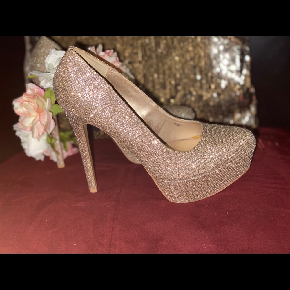 GOLD GLITTER PUMPS